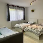 Duesseldorf Messe, 2-Bedroom Duplex Apartment With Kitchen And Garden