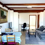 Duesseldorf Messe, 2-Bedroom Duplex Apartment With Kitchen And Garden